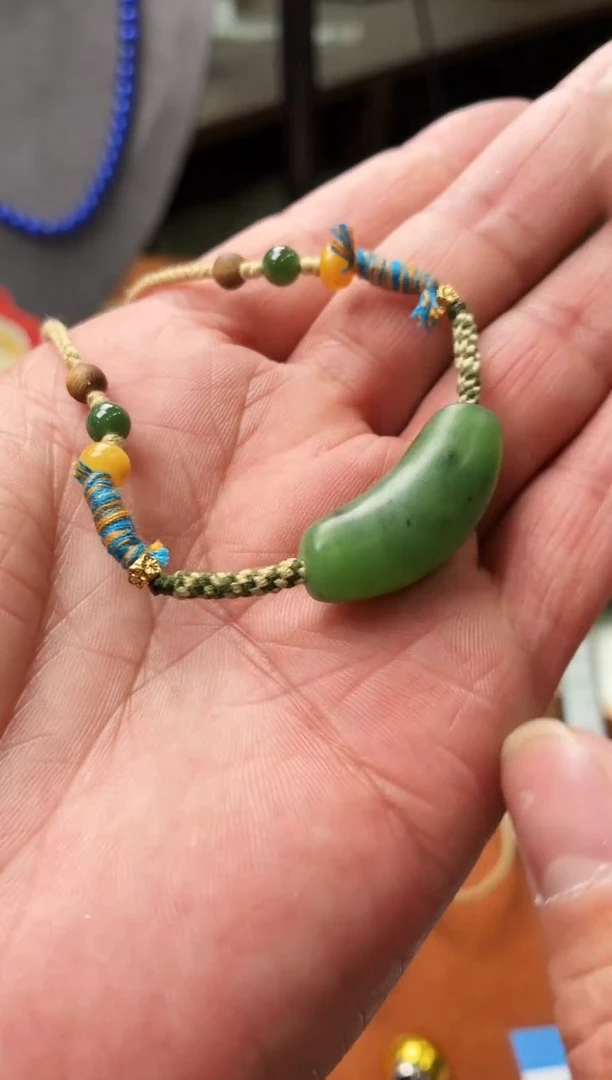 吊坠(赠链)未镶嵌和田玉（碧玉）r04