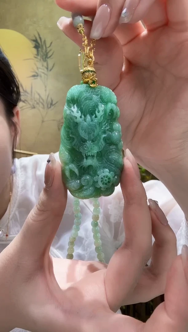 颈饰未镶嵌翡翠吊坠