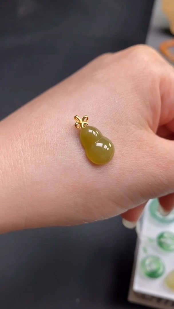 翡翠18K金镶嵌吊坠(不含链)葫芦