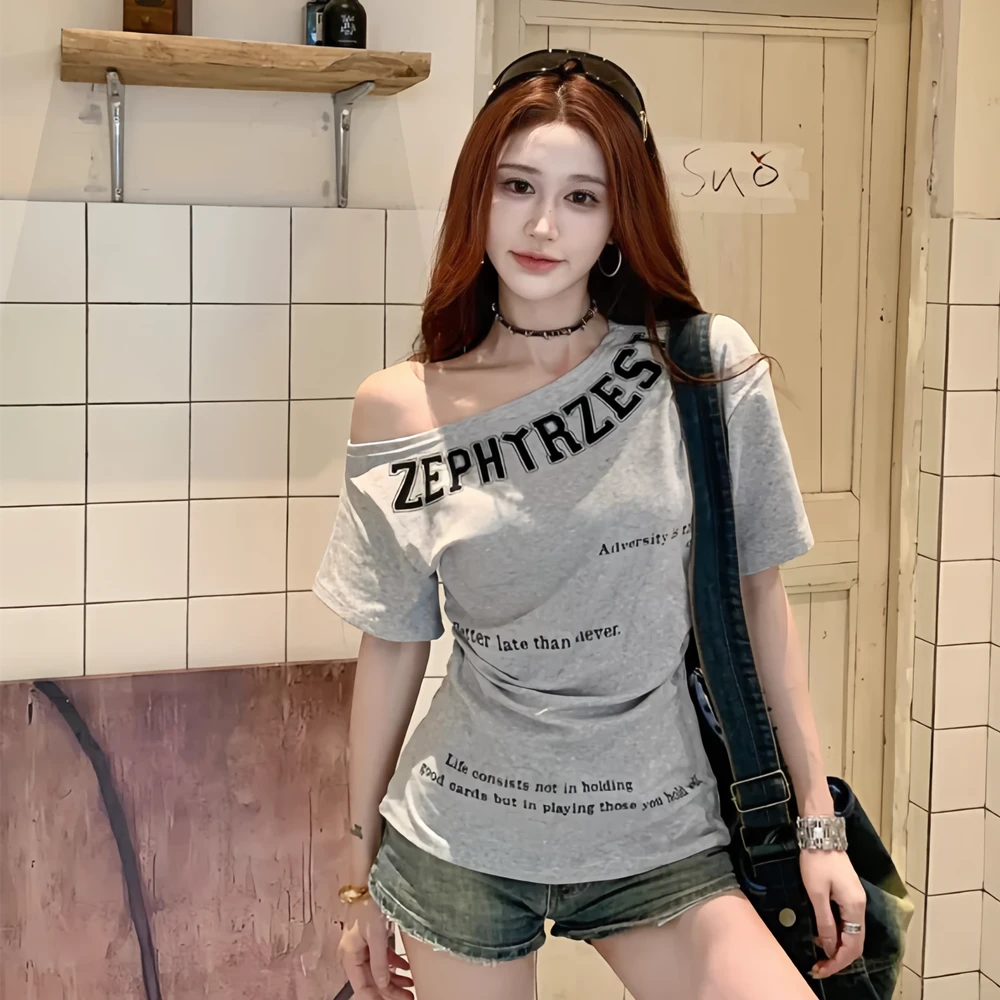 大码胖mm辣妹风字母印花斜领露肩短袖T恤夏季新款褶皱别致上衣女