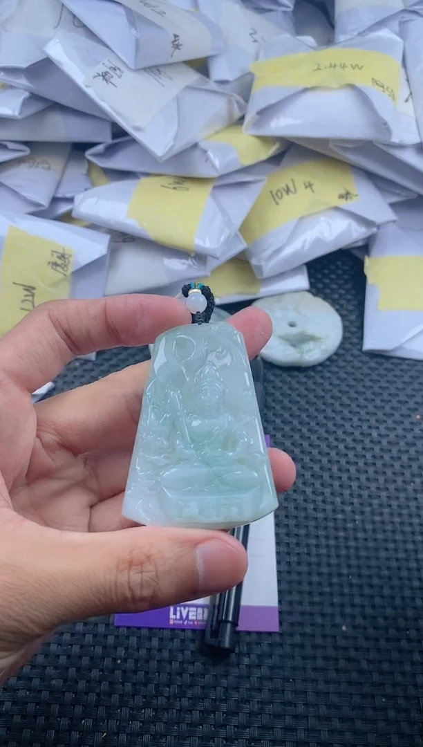 翡翠未镶嵌颈饰