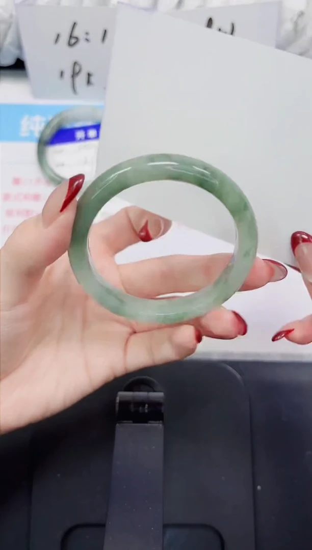 【闪购商品】石英质玉手镯未镶嵌265