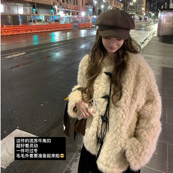 【暮光少女】独家设计流苏牛角扣环保毛毛外套保暖加厚两面穿上衣