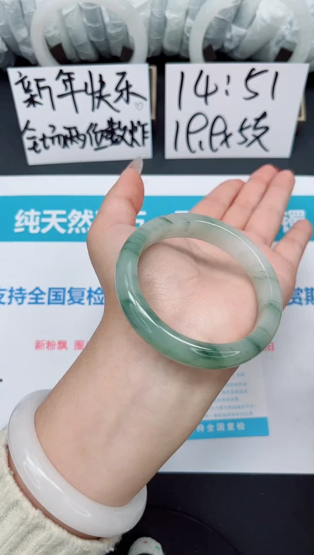 【闪购商品】石英质玉手镯未镶嵌b21