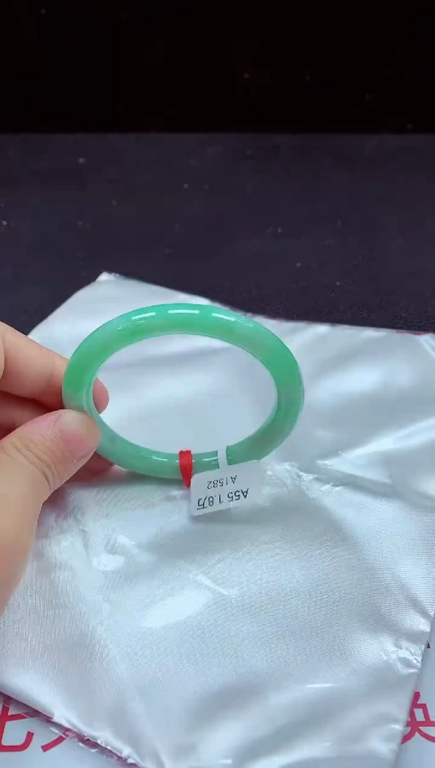 【闪购商品】翡翠手镯未镶嵌镯子55+