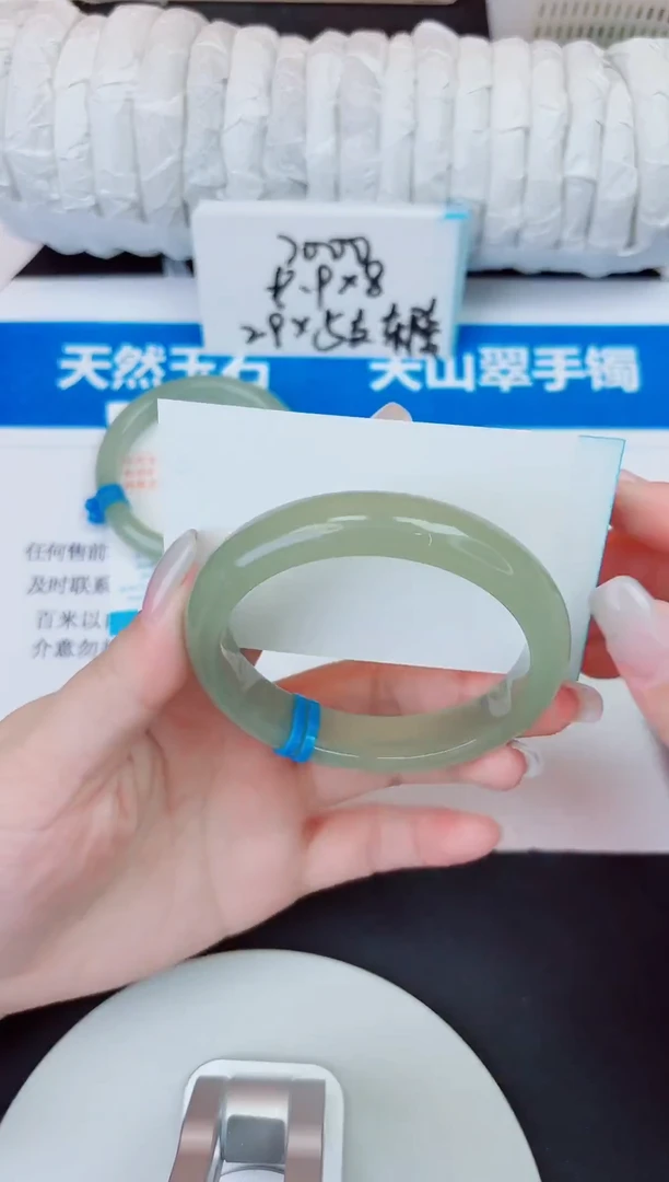 未镶嵌手镯石英质玉144/61