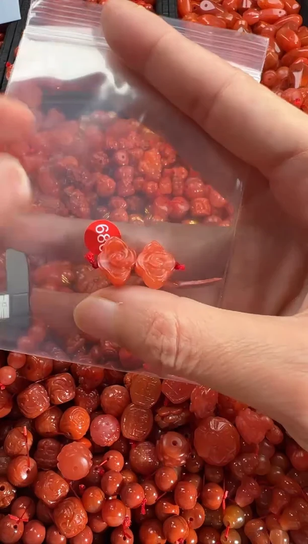 【闪购商品】南红玛瑙颈饰未镶嵌1