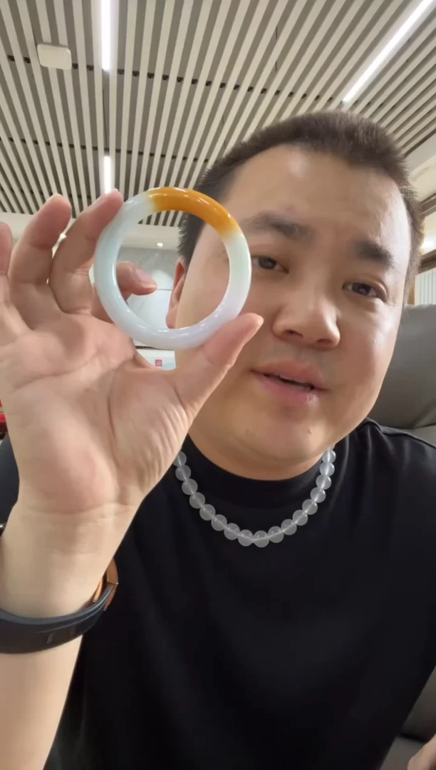 翡翠手镯未镶嵌跟**族翡翠手镯  24小时鉴赏