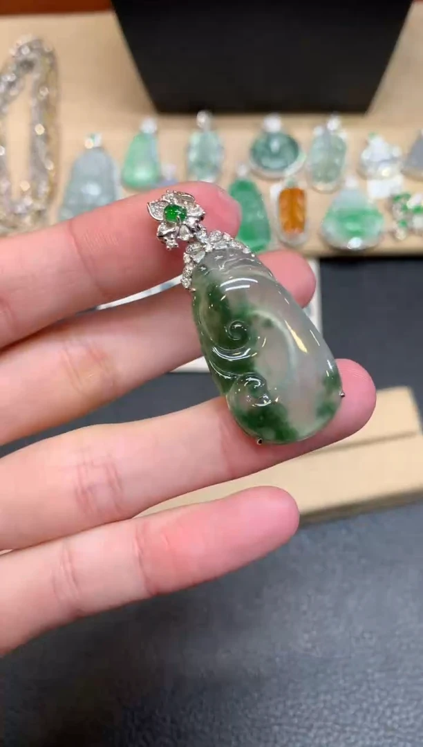 【闪购商品】翡翠颈饰18K金镶嵌如意【无服务费】