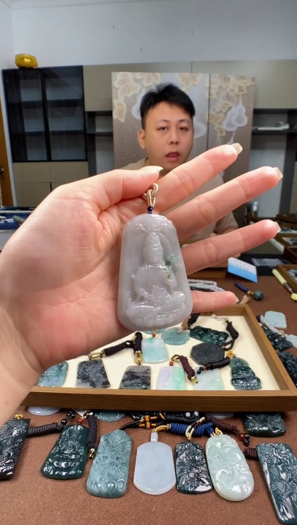 颈饰未镶嵌翡翠 多样性发其一