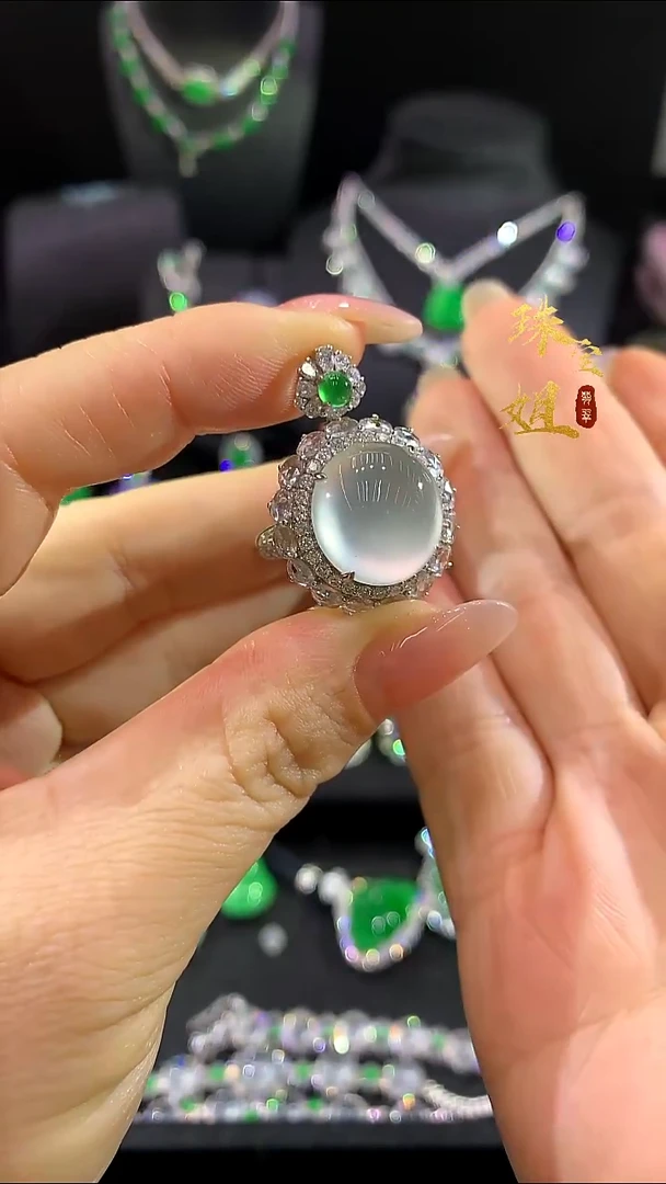 吊坠(不含链)18K金镶嵌翡翠两用款