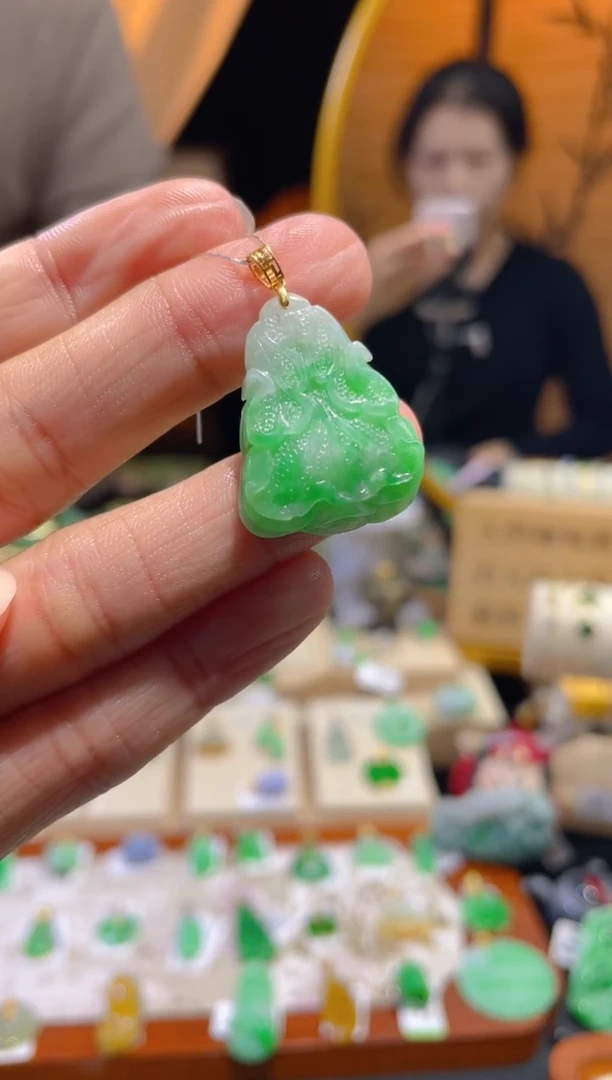 【闪购商品】翡翠颈饰18K金镶嵌假一赔三