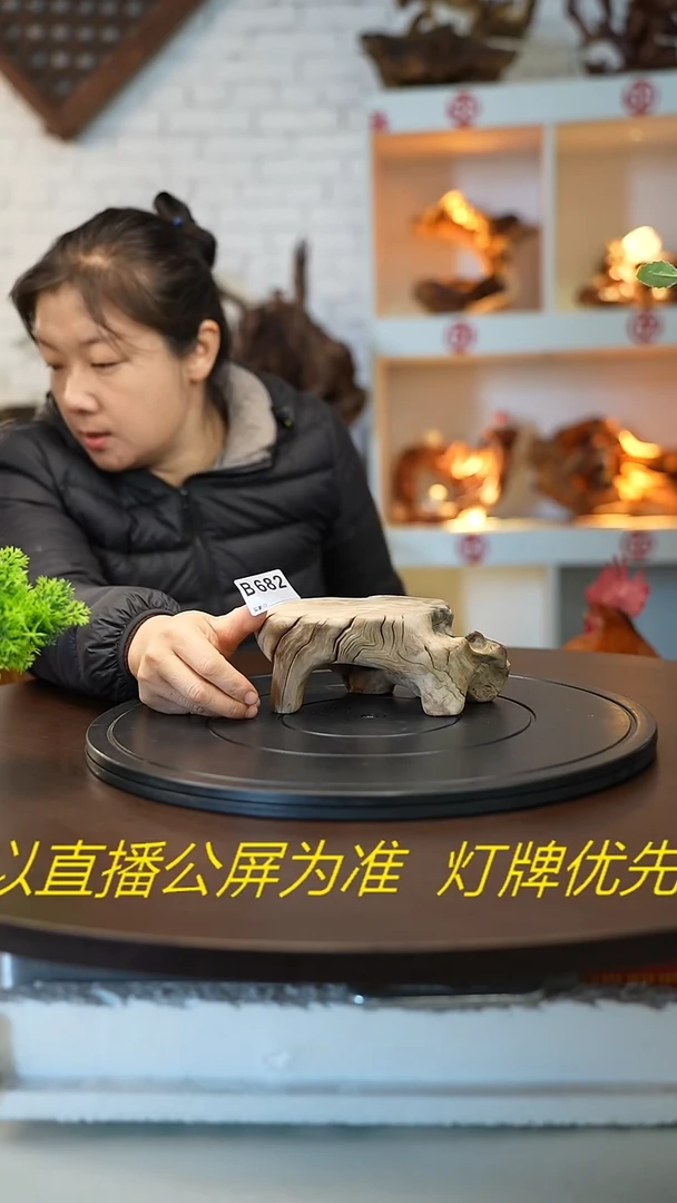 木木雕款云南百花梨摆台  自然风化