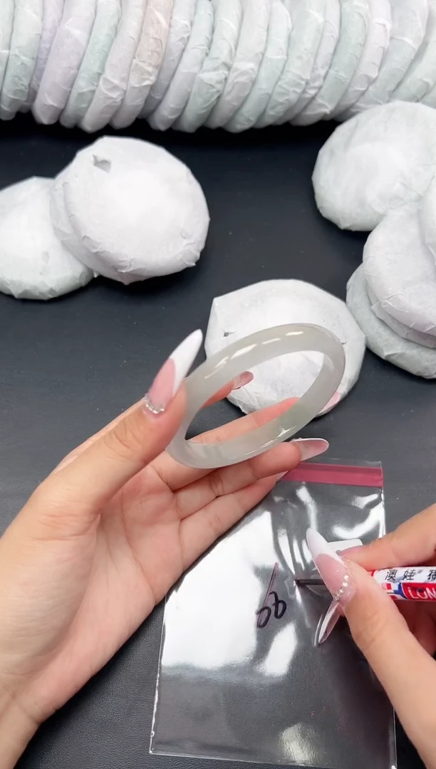 精品手镯，一物一拍E-040