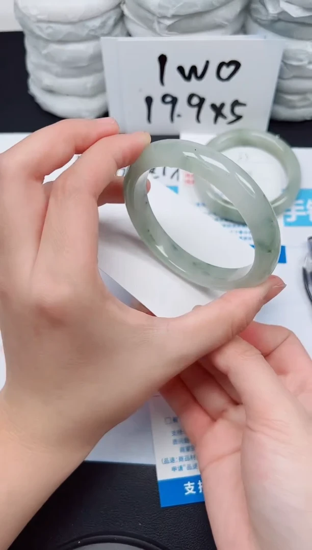 【闪购商品】石英质玉手镯未镶嵌G64-60