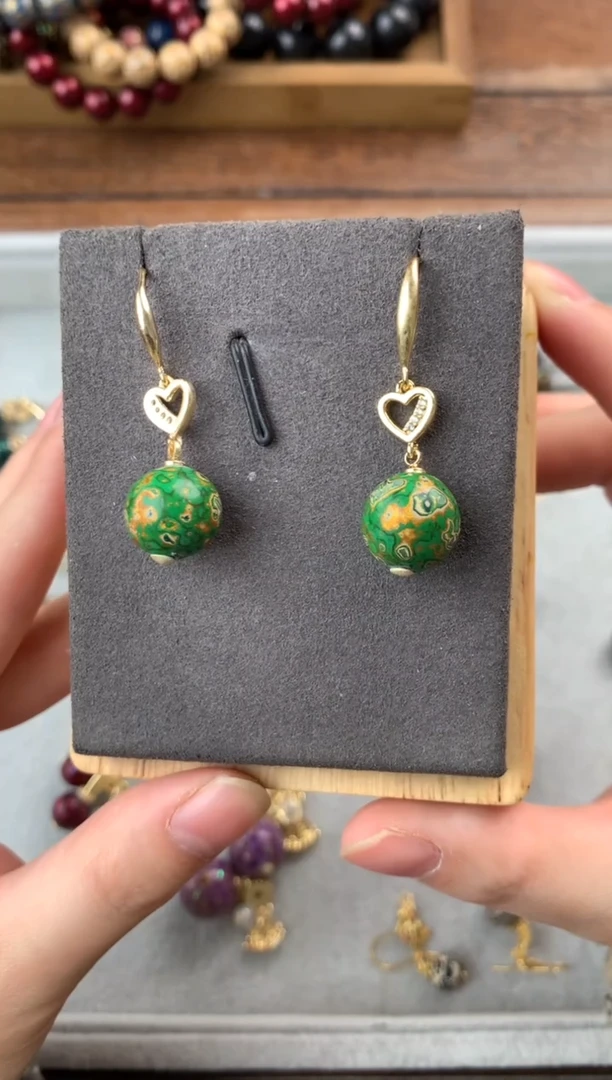 大漆彰髹漆珠耳饰（黄绿1.2）