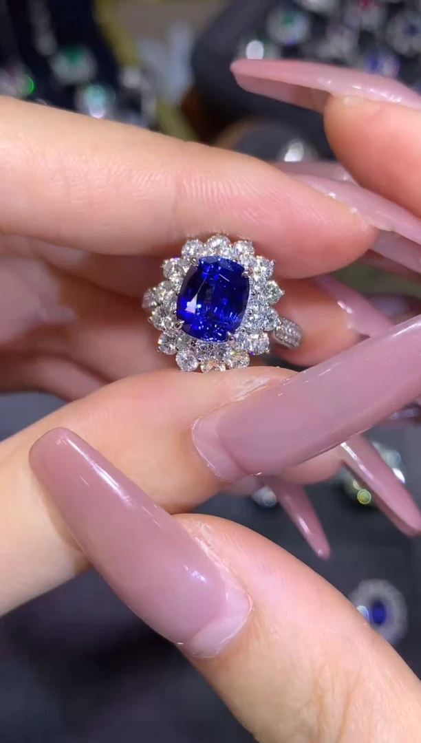 戒指蓝宝石18K金镶嵌3.29CT