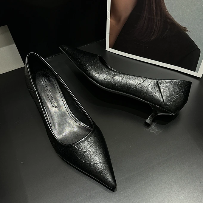 2025年春季新款法式尖头细跟一脚蹬单鞋浅口气质通勤简约软底女鞋