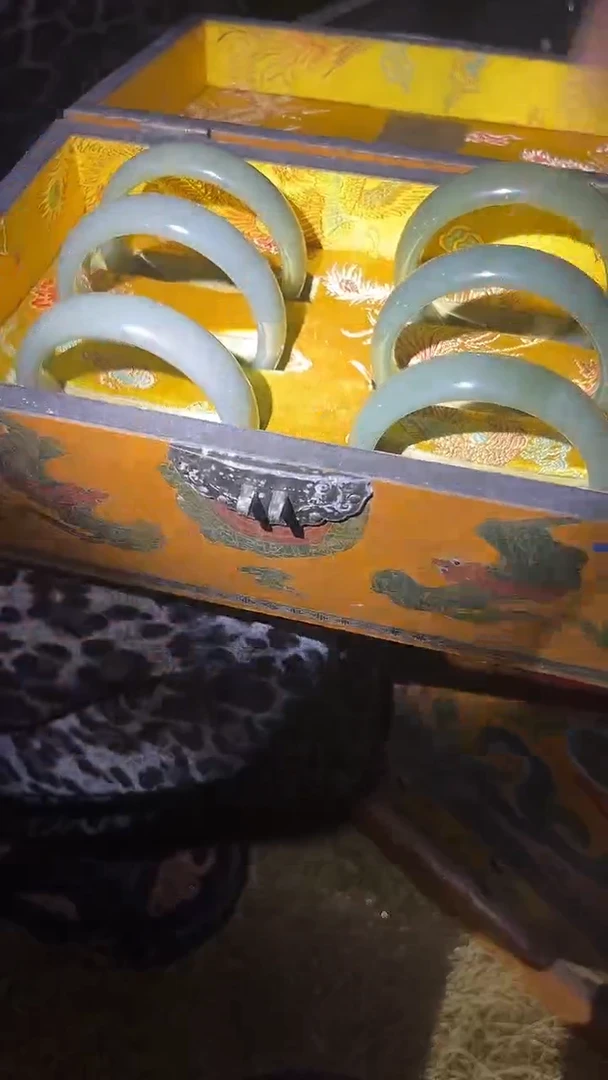 和田玉手镯未镶嵌烟紫灰一只