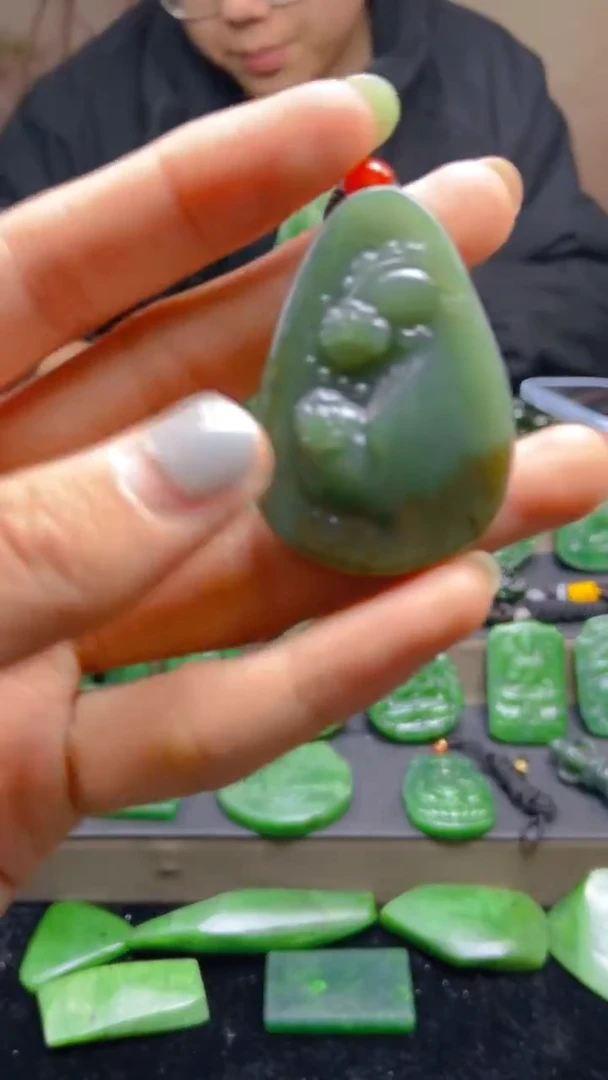 颈饰未镶嵌和田玉1