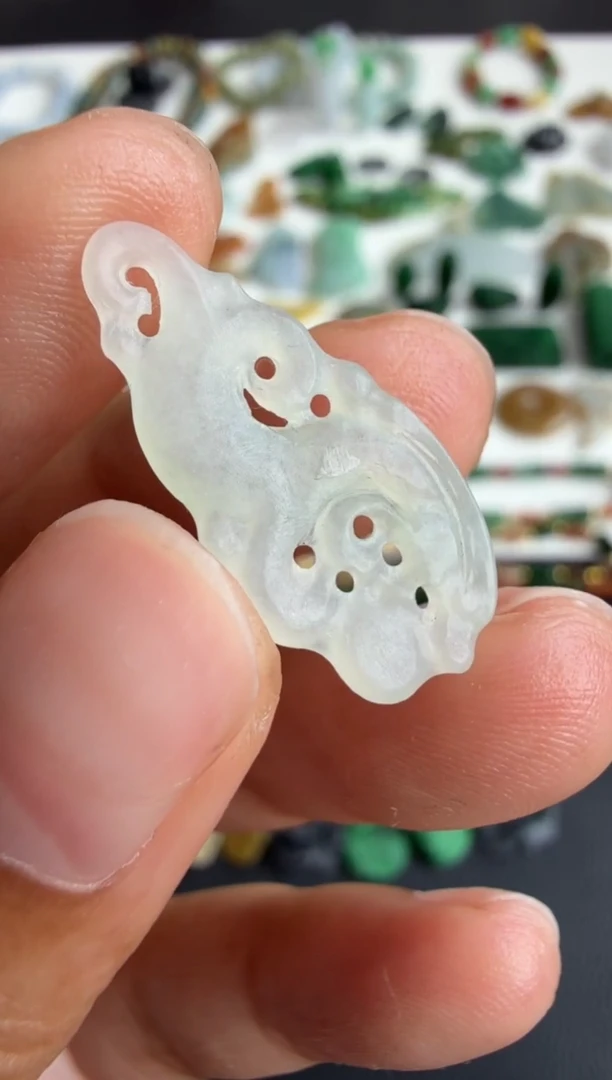 未镶嵌定制翡翠镂空吊坠68+10