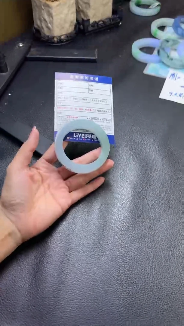 未镶嵌定制手镯不退不换定制翡翠灵****?定制手镯不退不换