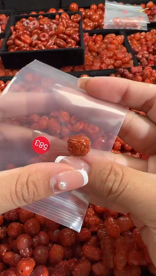 颈饰未镶嵌南红玛瑙1