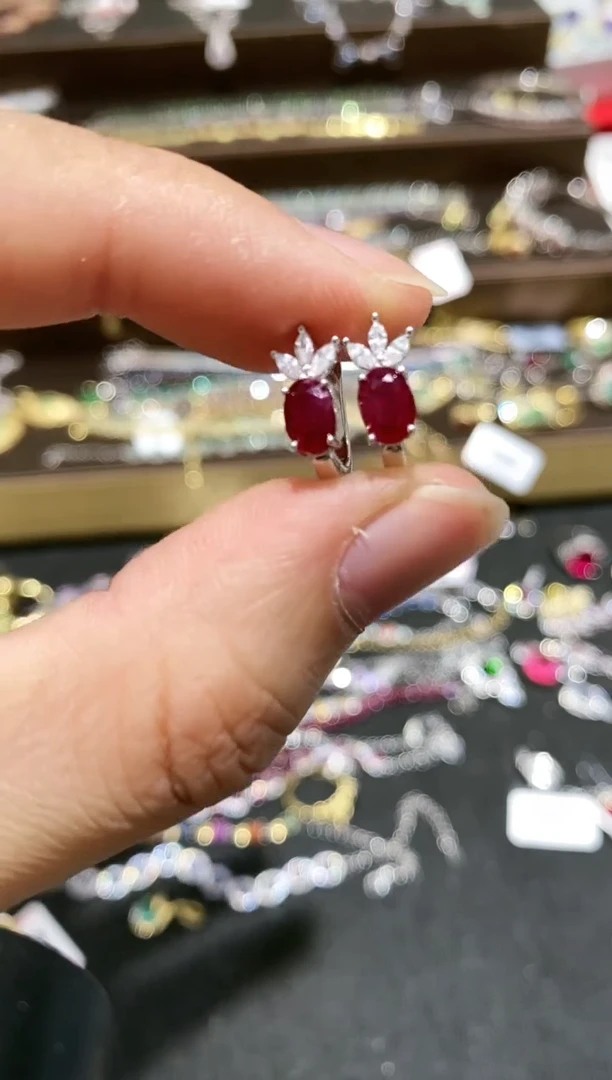 【闪购商品】红宝石耳饰银S925镶嵌耳钉