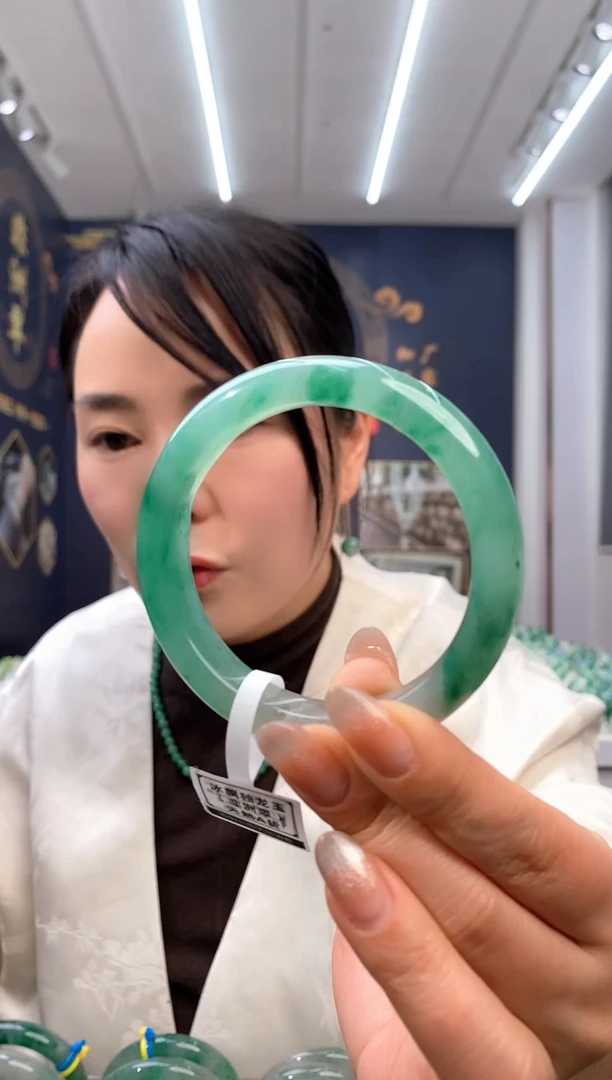 【闪购商品】石英质玉手镯未镶嵌14