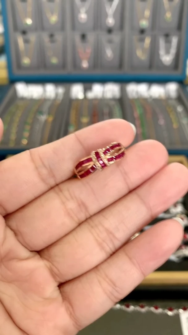 18K金镶嵌戒指红宝石1.86克拉