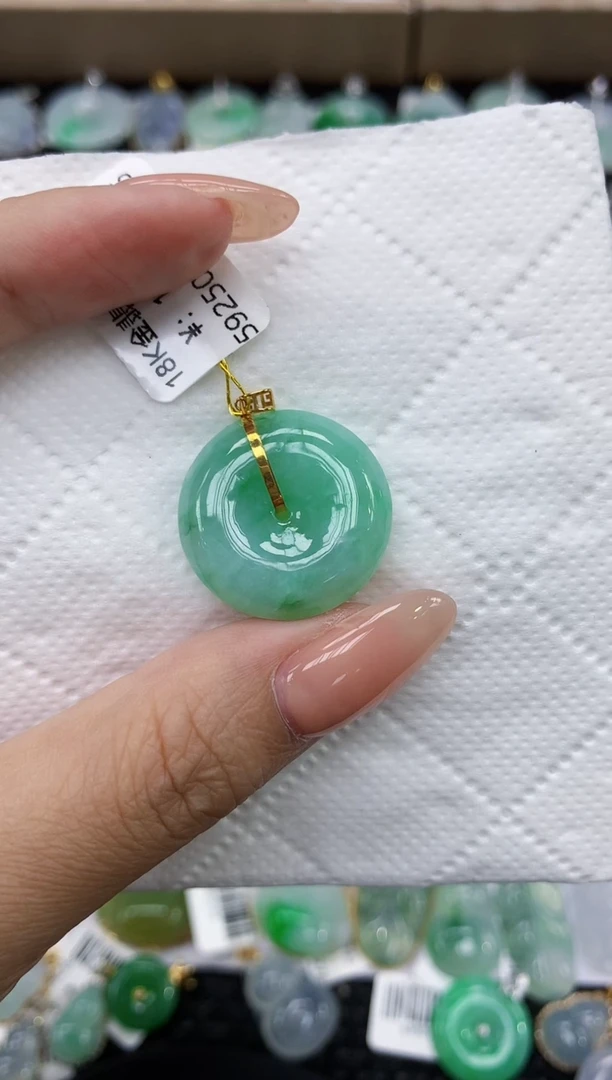 颈饰18K金镶嵌翡翠11111111111