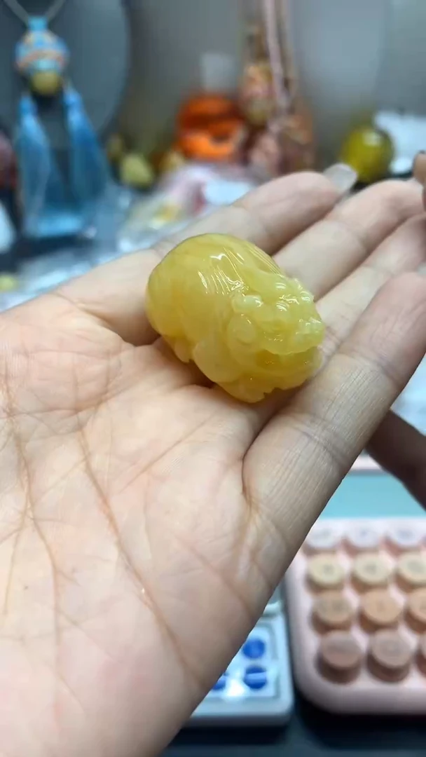 未镶嵌琥珀珠宝奇石303