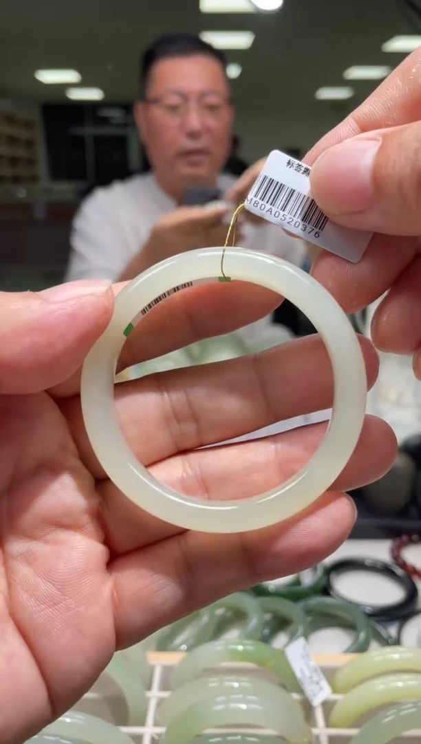 和田玉手镯未镶嵌51-52圈口 0376