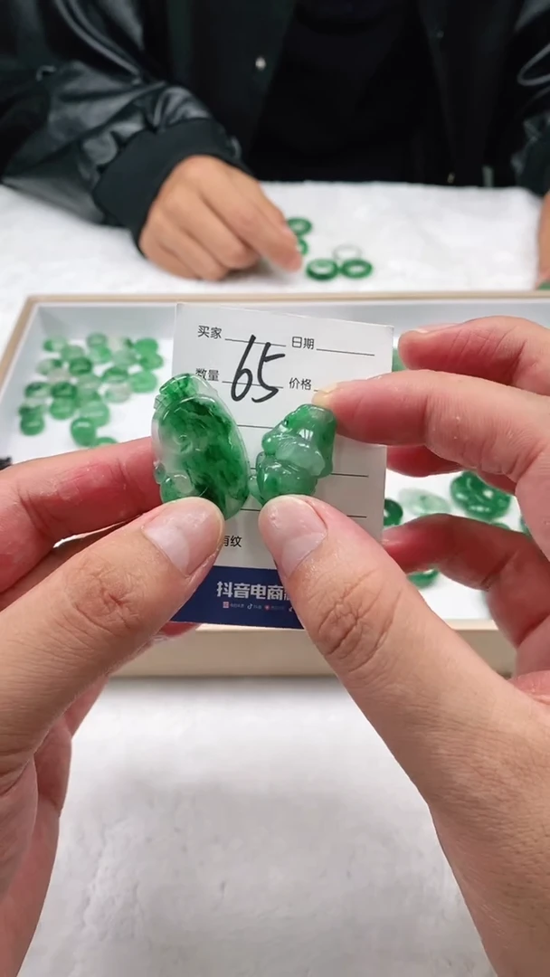 颈饰未镶嵌石英质玉大*头如意