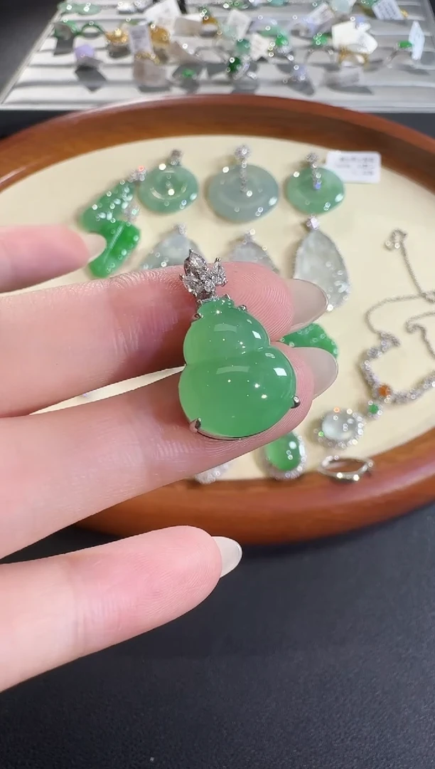 吊坠(不含链)18K金镶嵌翡翠【源头工厂】钻石镶嵌