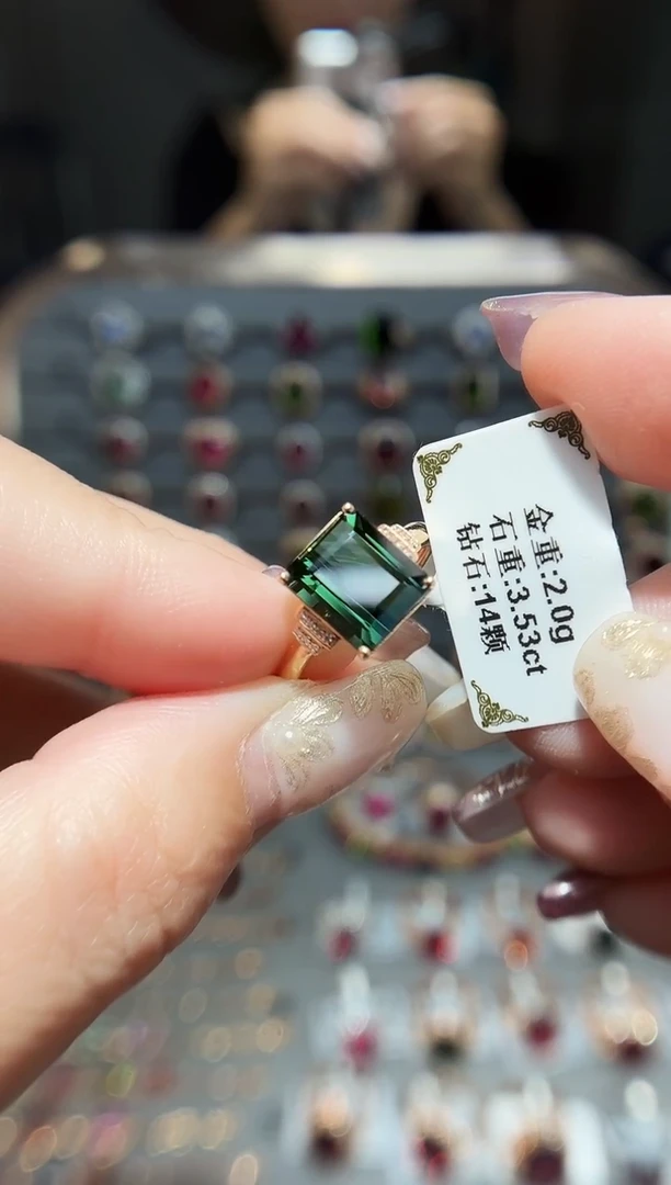 18K金镶嵌戒指碧玺3.53