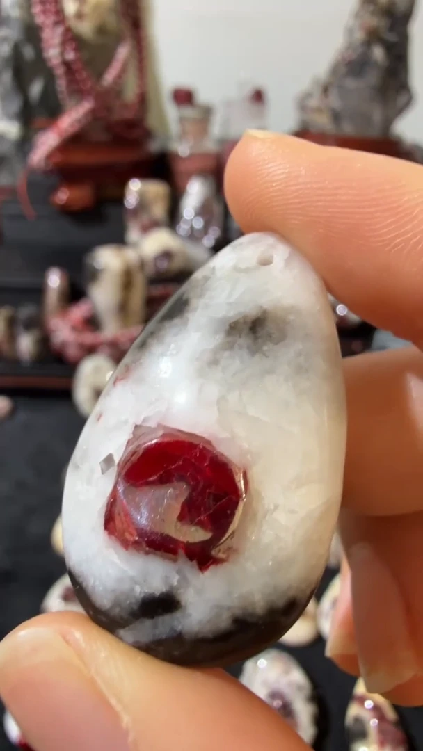 天然辰砂天然辰砂天然朱砂大晶砂随行吊坠