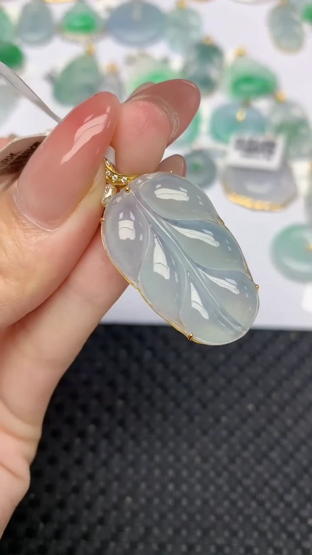 翡翠18K金镶嵌颈饰天然翡翠a货