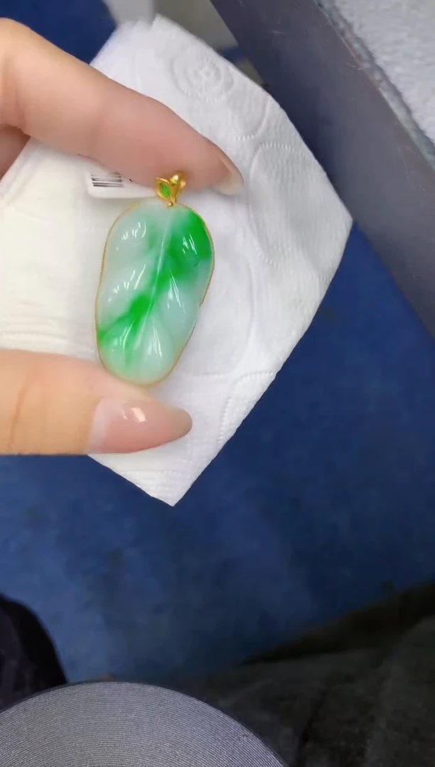 颈饰18K金镶嵌翡翠缅甸天然翡翠A货