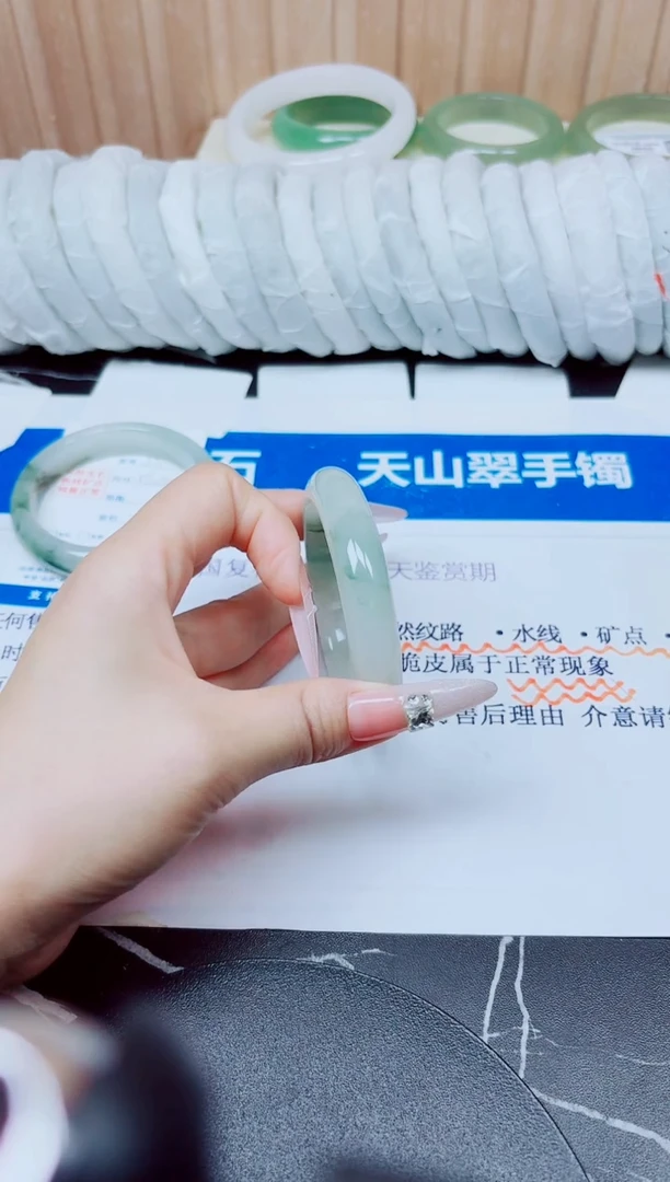 未镶嵌手镯石英质玉56/57