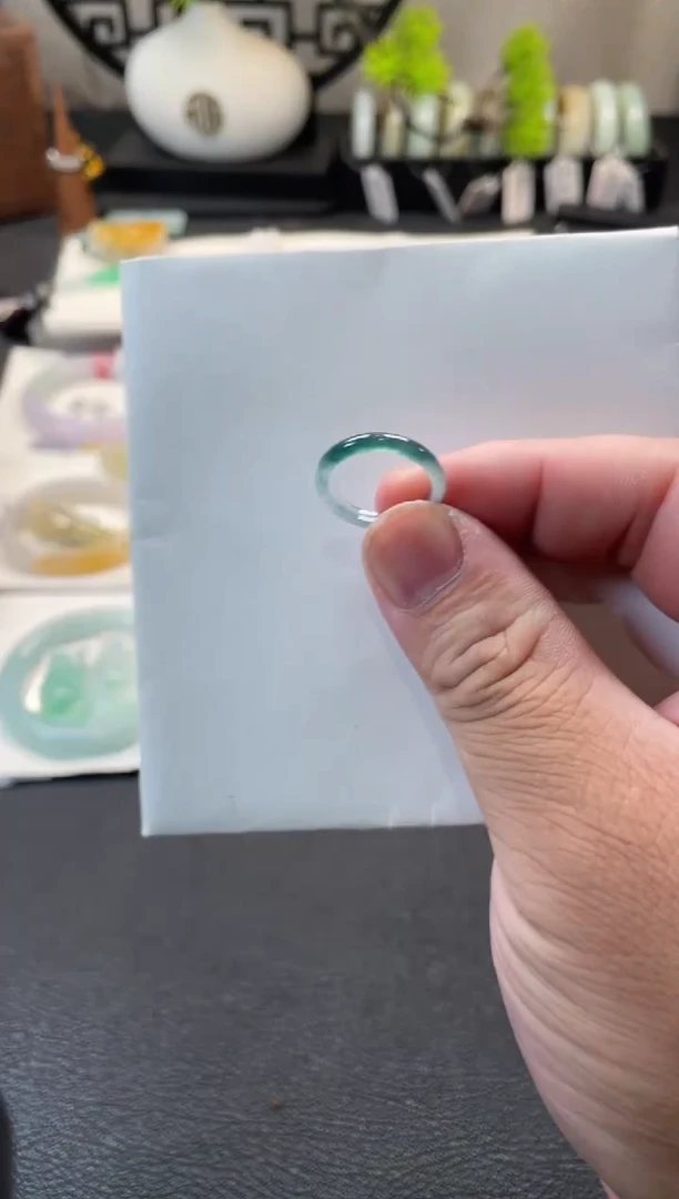 翡翠未镶嵌颈饰有纹裂1011