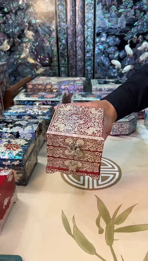 红色龙凤·弘贝雅螺钿漆器文化馆