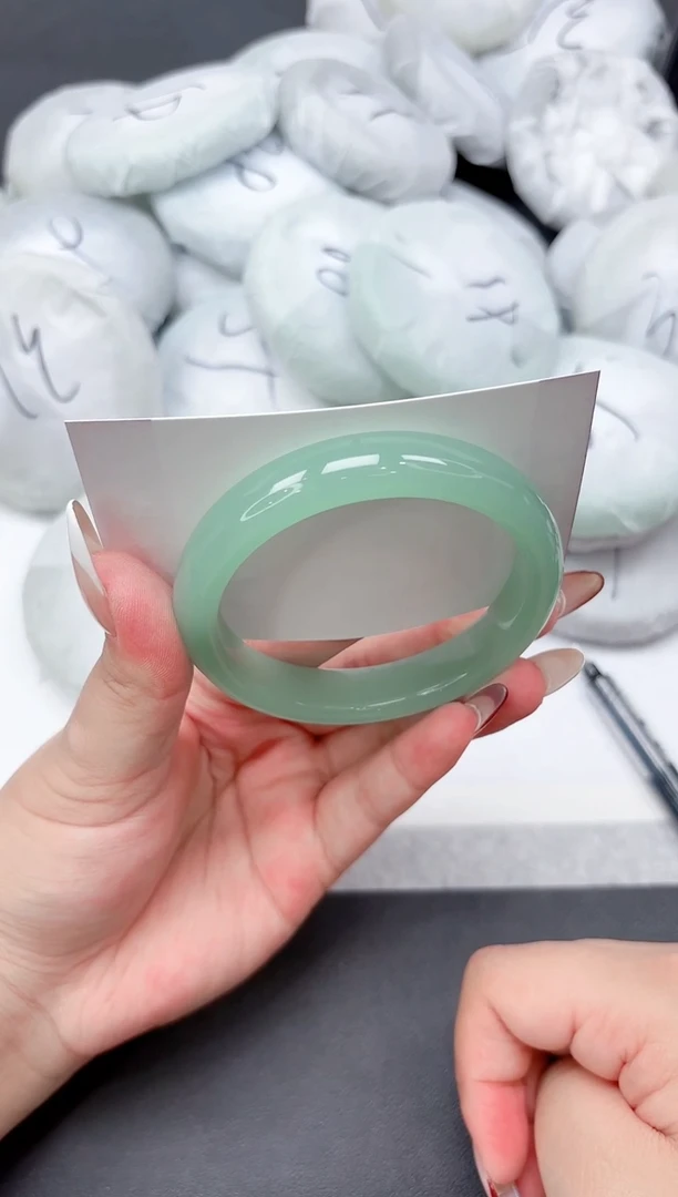 未镶嵌手镯石英质玉161-58.3