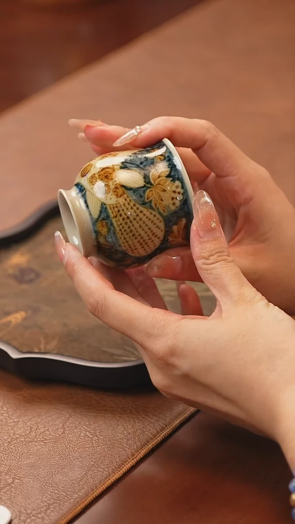 釉里金莲花鳜鱼如是杯