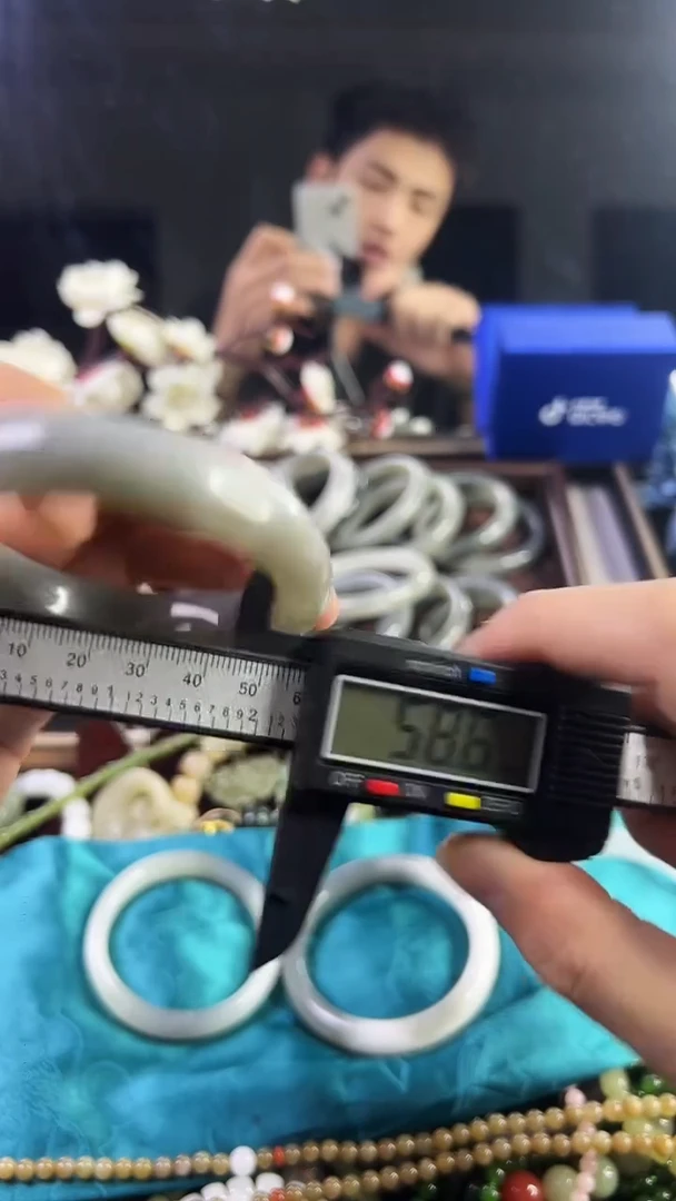 未镶嵌手镯和田玉多样性发货