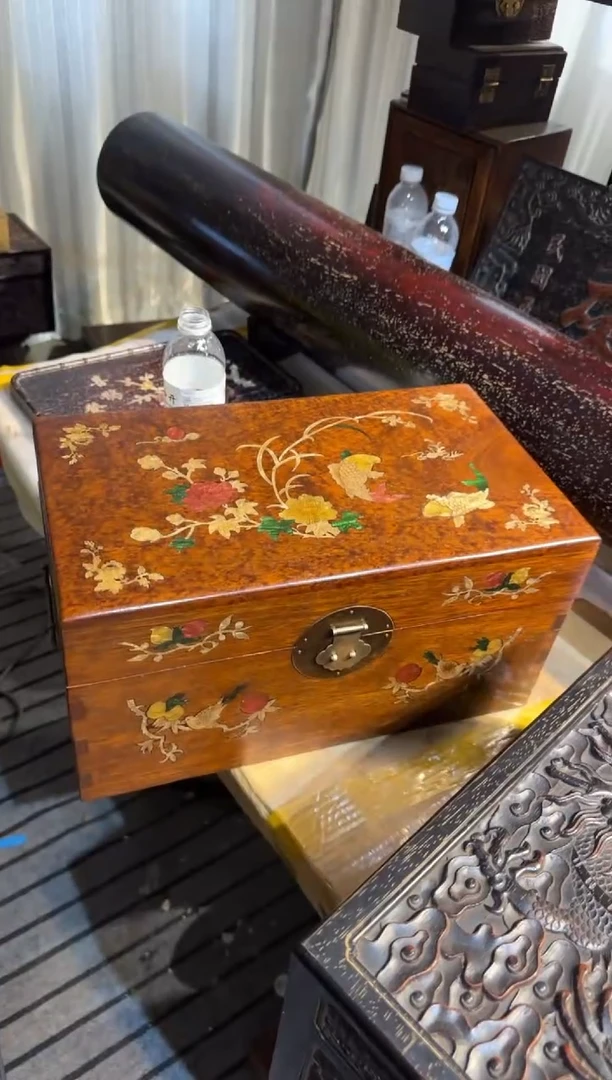 木华****宝黄花梨镶嵌彩贝老箱子花鱼花鱼