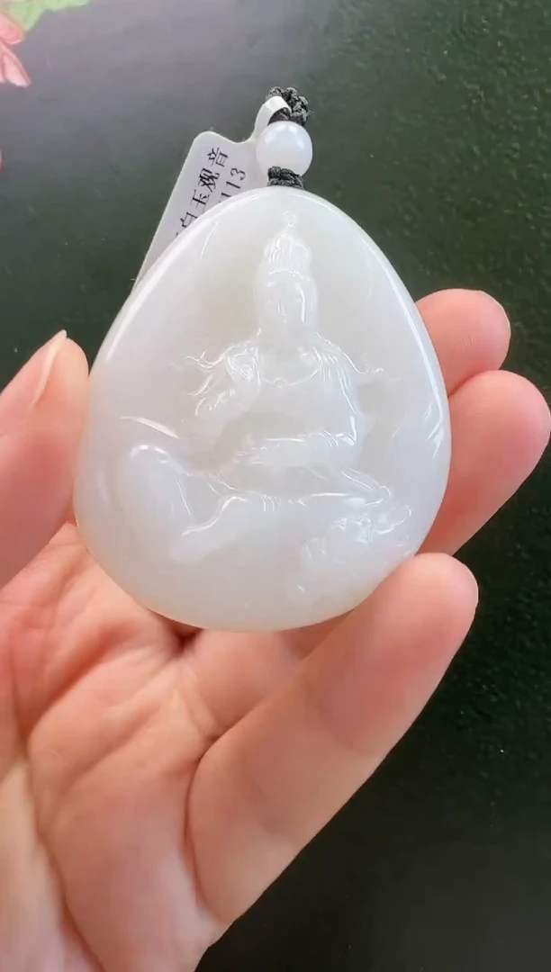 颈饰未镶嵌和田玉吊坠