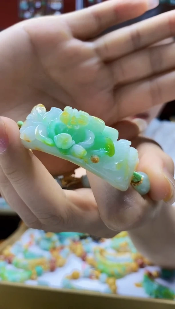 颈饰未镶嵌翡翠手牌
