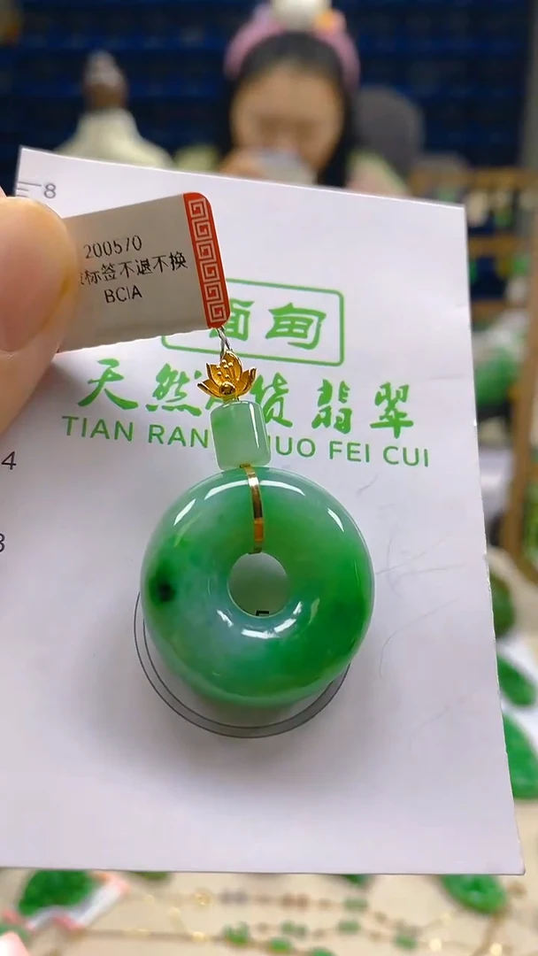 颈饰18K金镶嵌翡翠新号开播 全场乱卖