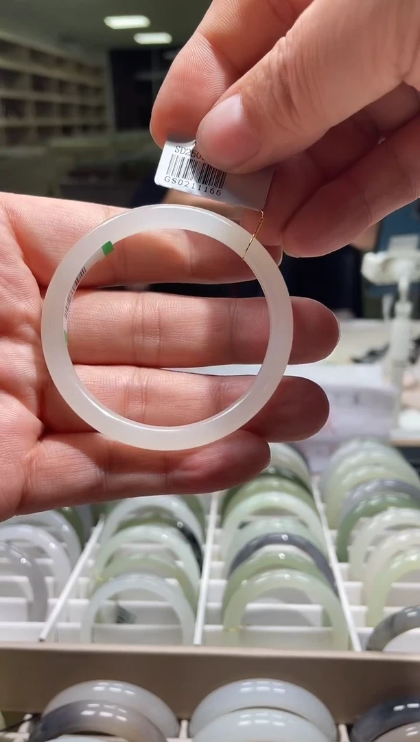 未镶嵌手镯和田玉51-52圈口 1166